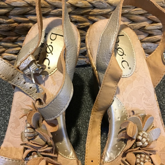 B.O.C. Cork Wedges w/ Floral Detail - Picture 13 of 14